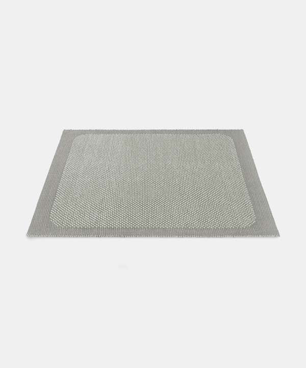100132. Muuto Pebble Rug_sage green